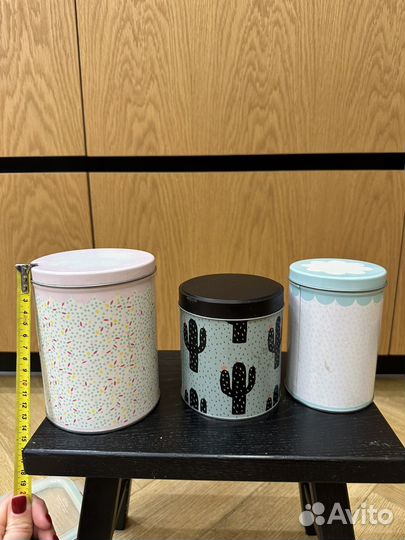 Жестяные банки из-под чая печенья