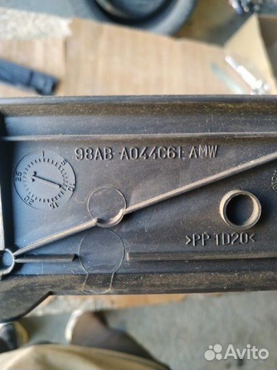 Накладка декоративная передняя левая Ford Focus 1