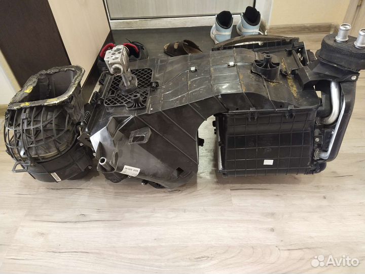 Корпус отопителя на Амарок