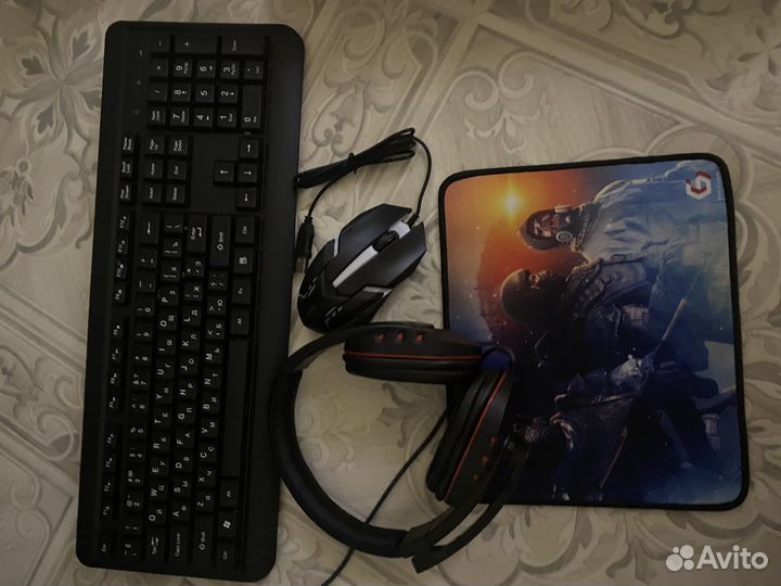 Клавиатура, наушники, мышка,коврик