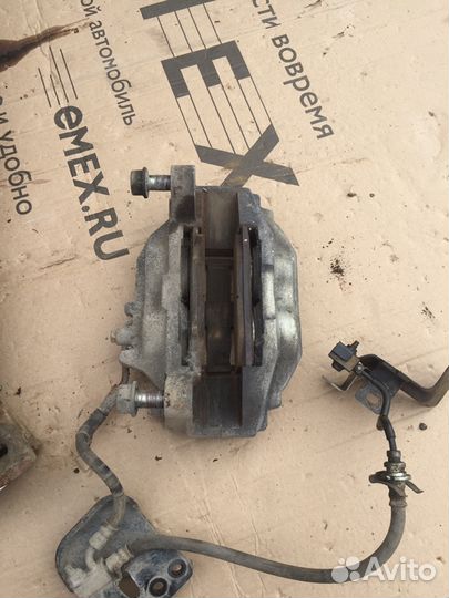 Суппорт передний правый Nissan Patrol y62