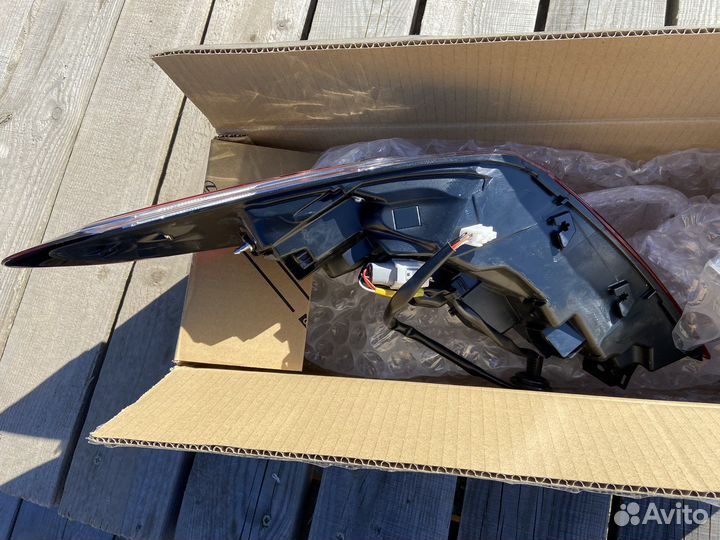 Задний левый светодиодный фонарь на крыло