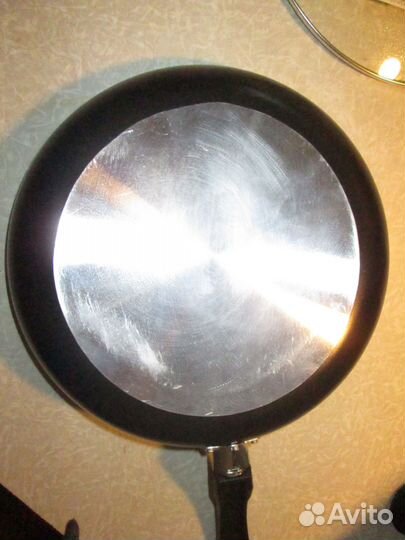 Сковорода с крышкой антипригарным покрытием 28 см