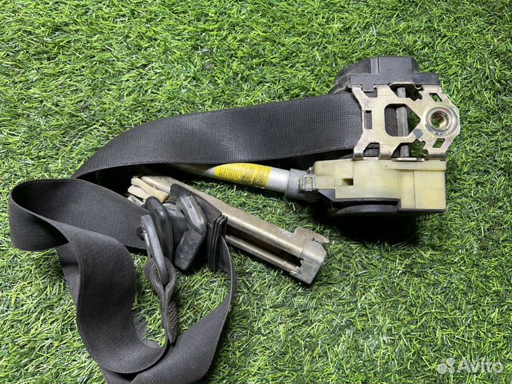 Ремень безопасности т Mercedes-Benz E-Class (W210)