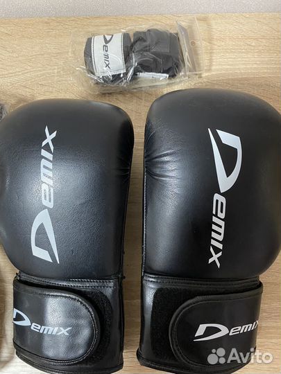 Боксерские перчатки Demix