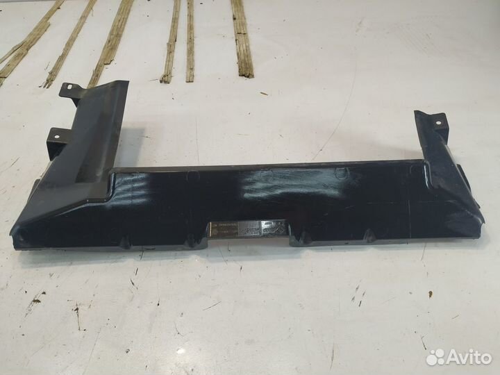 Renault duster Рамка Дефлектор радиатора 214766402