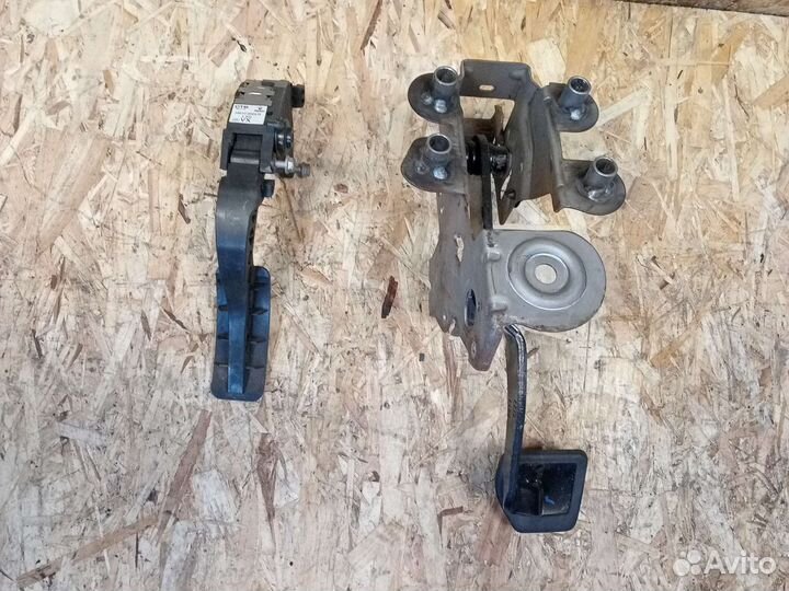 Педаль газа тормоза Renault Fluence АКПП 2.0