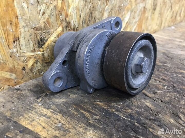 Натяжитель приводного ремня Renault Logan седан 1