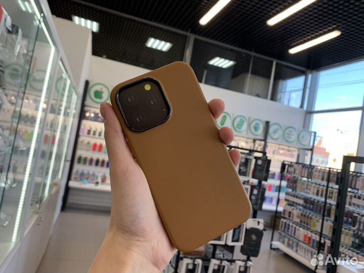 Чехол кожаный с MagSafe для iPhone