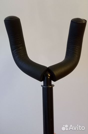 Настенный держатель для гитары