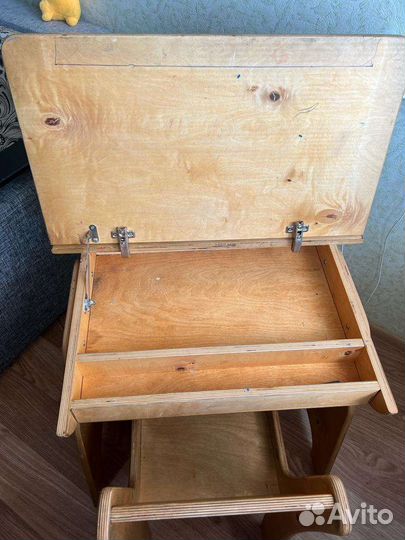 Деревянная парта со стулом