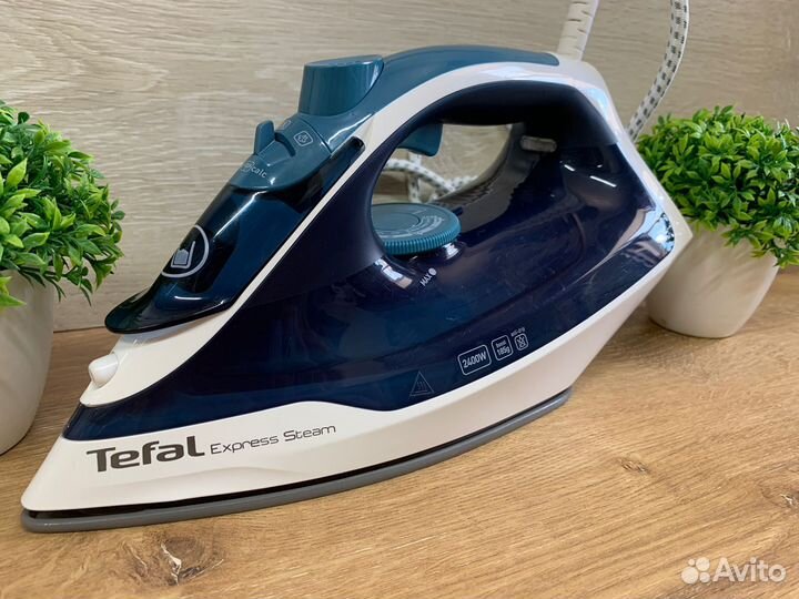 Паровой утюг Tefal Express Steam FV2839E0