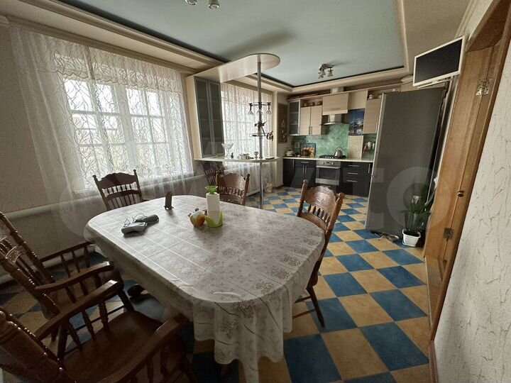 Дом 186 м² на участке 10 сот.