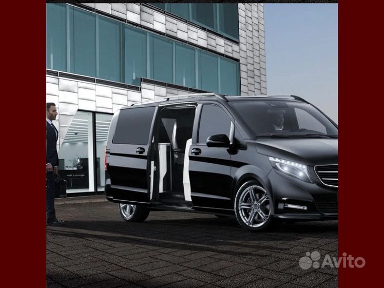 Мерседес v class салон майбах. Водитель v класс. Бизнесмен в машине. Аренда минивэна с водителем екатеринбург. Водитель v класс.