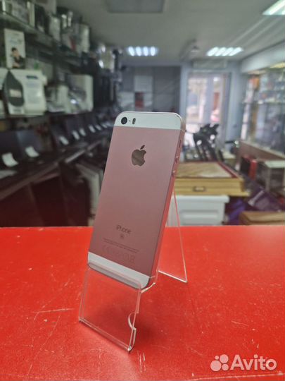 iPhone SE, 32 ГБ