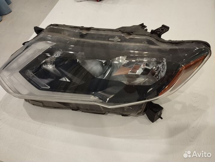 Фара передняя левая Nissan Rogue рестайлинг Т32