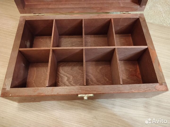 Деревянная шкатулка