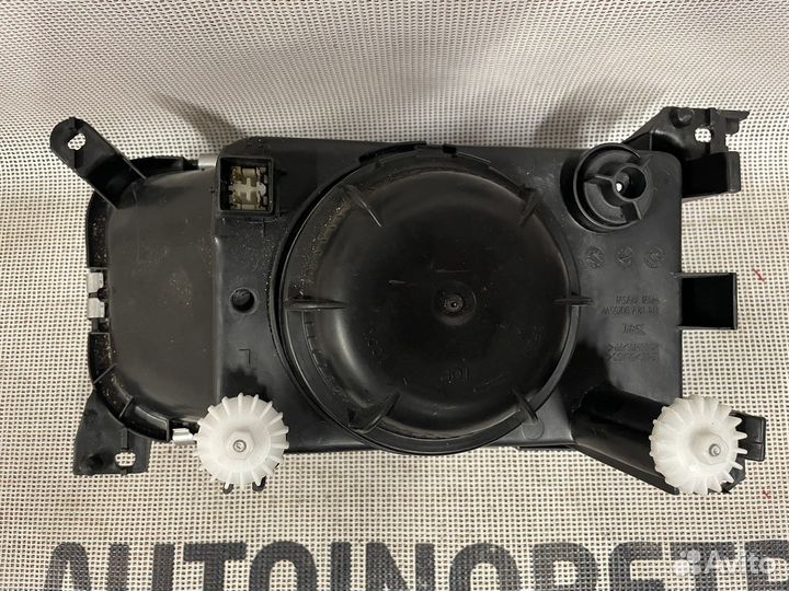 Фара левая Volkswagen Passat B3 4411109llde