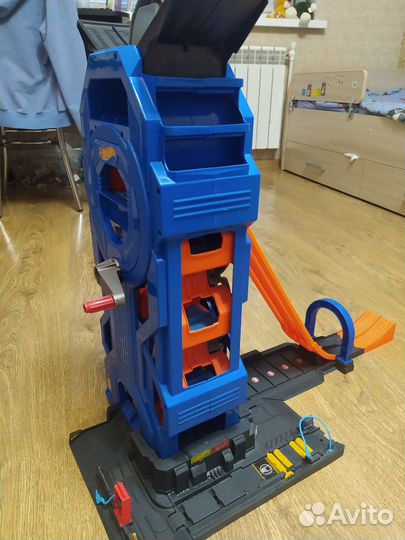 Трек Hot wheels гараж