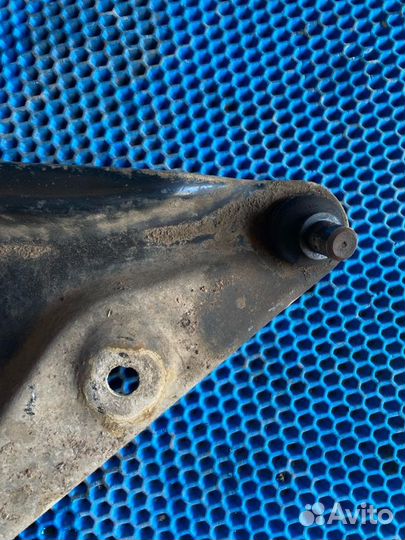 Рычаг подвески нижний передний правый Renault