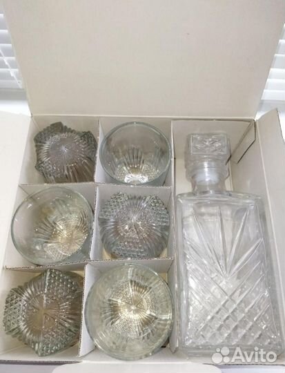 Штоф и шесть стаканов, новые