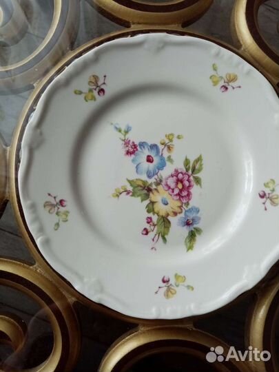 Фарфоровые тарелки 