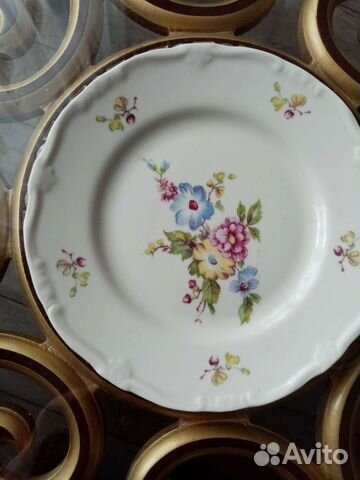 Фарфоровые тарелки 