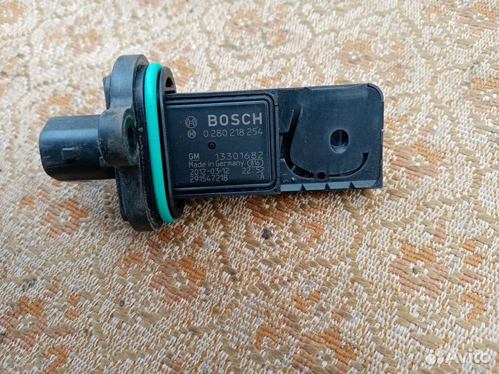 Расходомер воздуха на Опель Астра J/ 2012 год