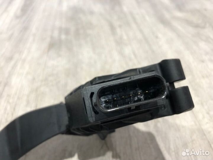 Педаль газа Skoda Octavia A7 CWV 2019