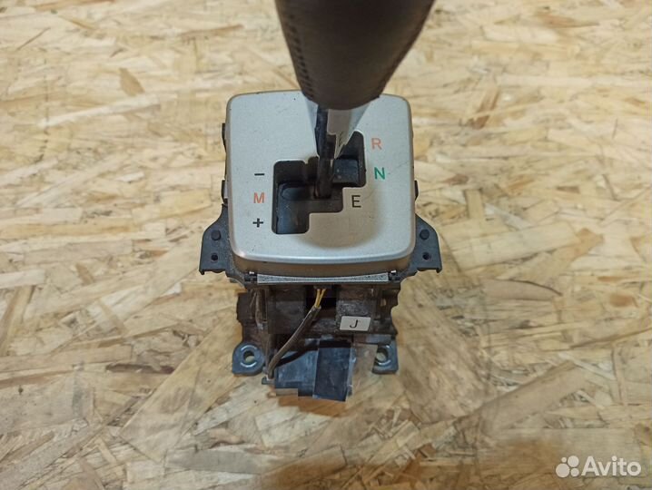 Селектор коробки передач Toyota Corolla E150
