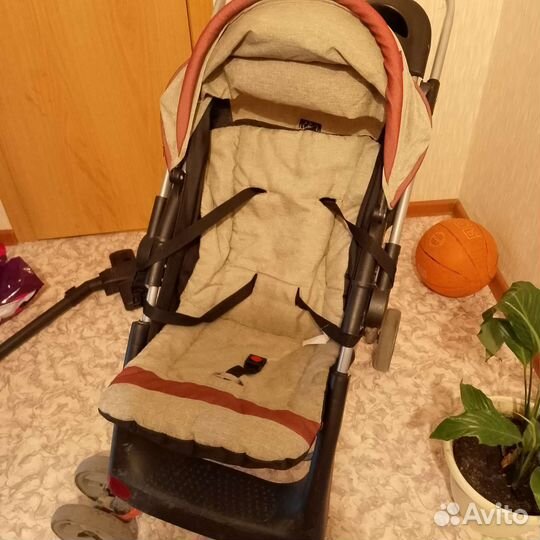 Прогулочная коляска