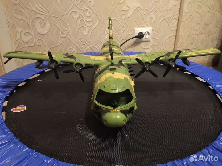 Игрушка самолет