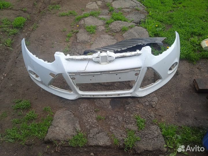 Бампер передний Ford focus 3 белый