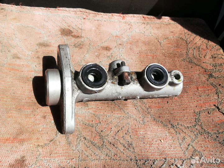 Главный тормозной цилиндр Хонда CR-V 1