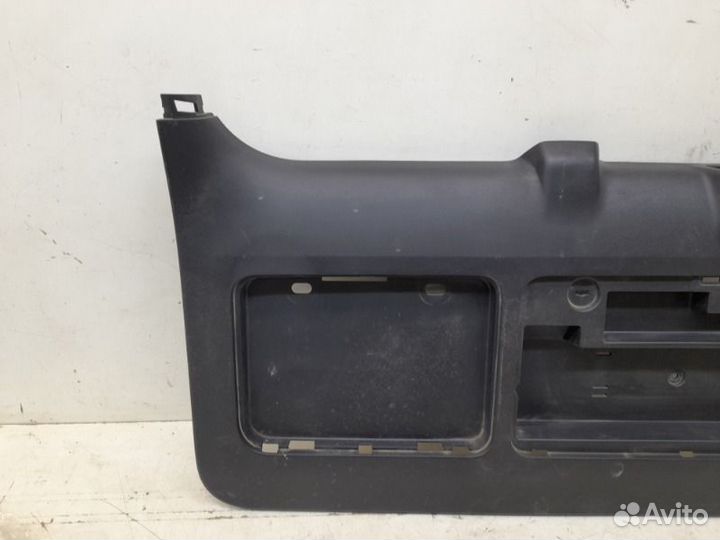 Обшивка крышки багажника Toyota Land Cruiser Prado