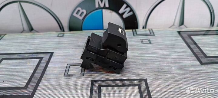 Кнопка правого стеклоподъемника BMW F01