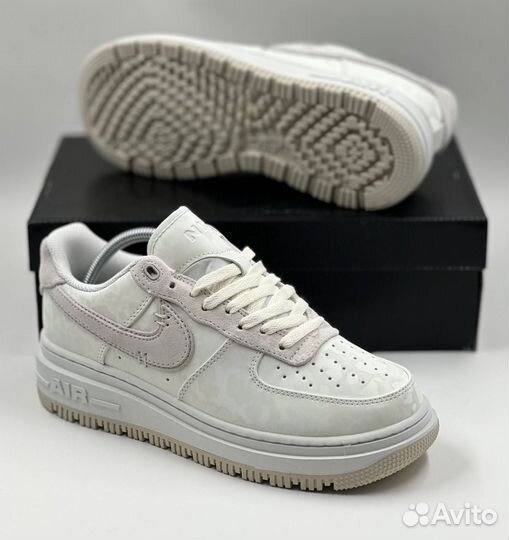 Nike Air Force 1 Luxe Summit White женские