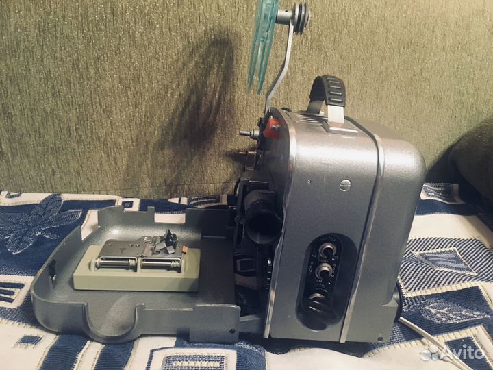 Ретро кинопроектор Луч-2 (СССР)