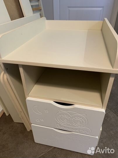 Детская кроватка и комод