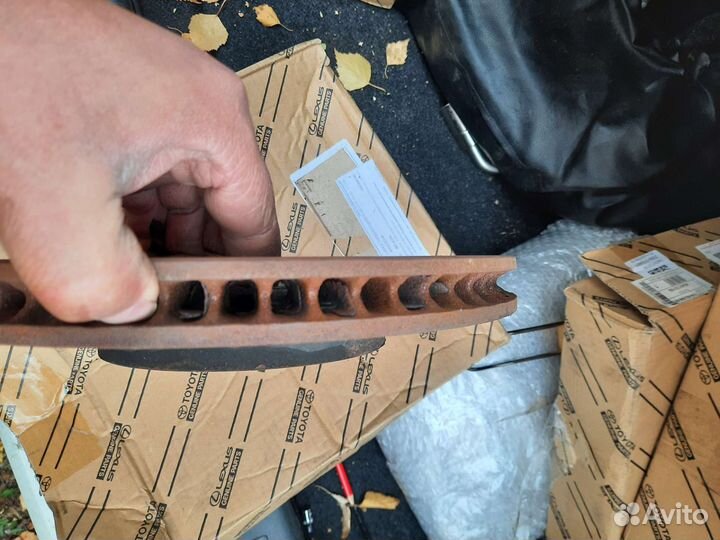 Тормозные диски lexus es 250 2017 года 4 шт