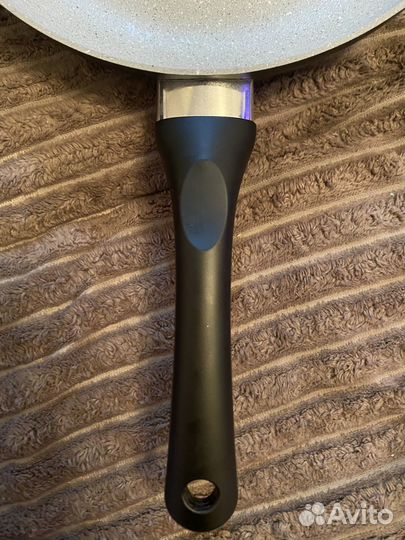 Сковорода антипригарная новая