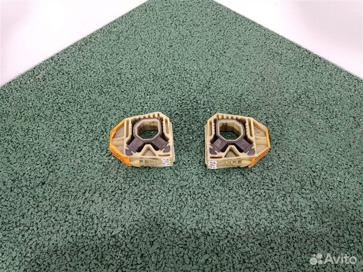 Кронштейн радиатора Vw Passat B7 2011