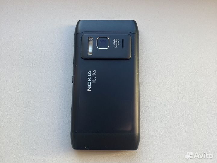 Телефон Nokia n8