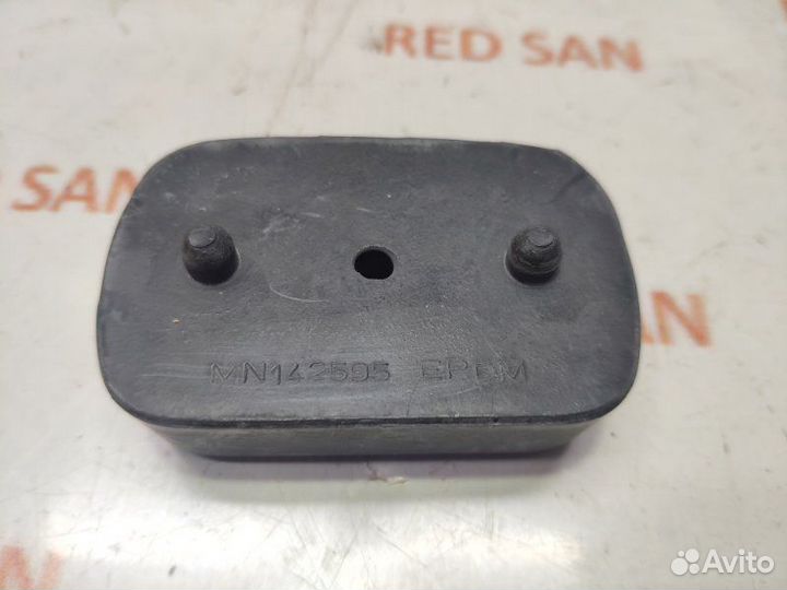 Отбойник Mitsubishi L200 KB4T