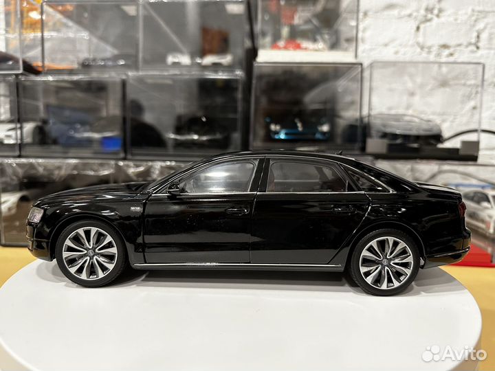 Kyosho Audi A8 W12 2014 Phantom (09232BK) 1:18