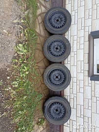 Продам комплект зимних колес r15 от Киа Рио