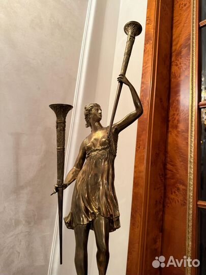 Бронзовая статуэтка