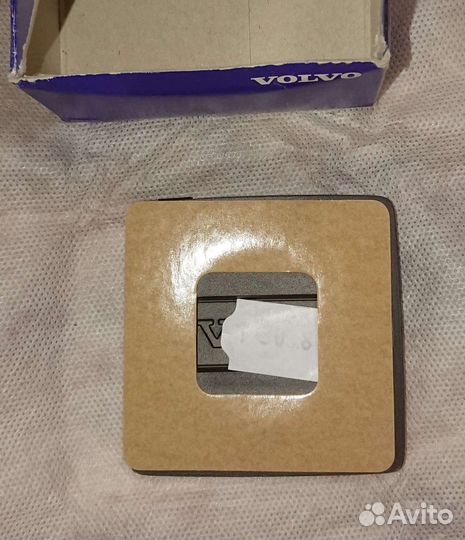 Эмблема решетки радиатора Volvo