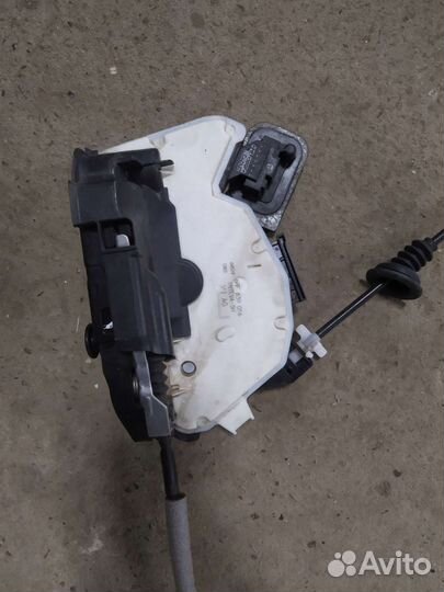 Замок двери задней правой volkswagen polo 5