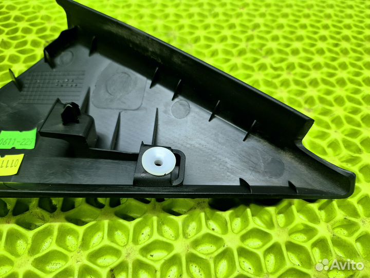 Уголок двери передний правый внутренний Renault Ar